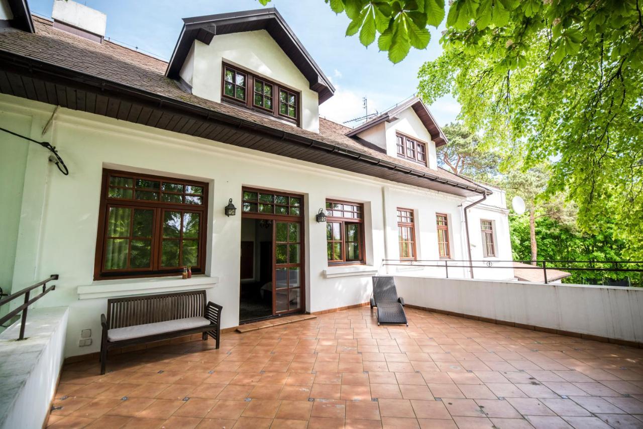 Dworek Bialy Domek Смардзевице Экстерьер фото
