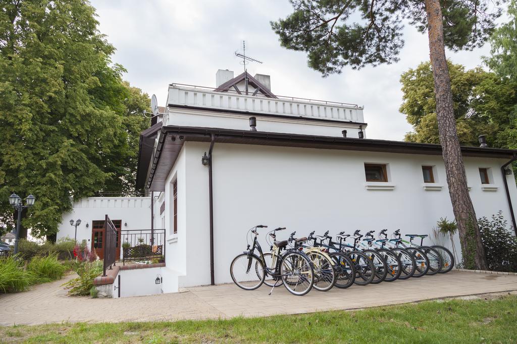 Dworek Bialy Domek Смардзевице Экстерьер фото