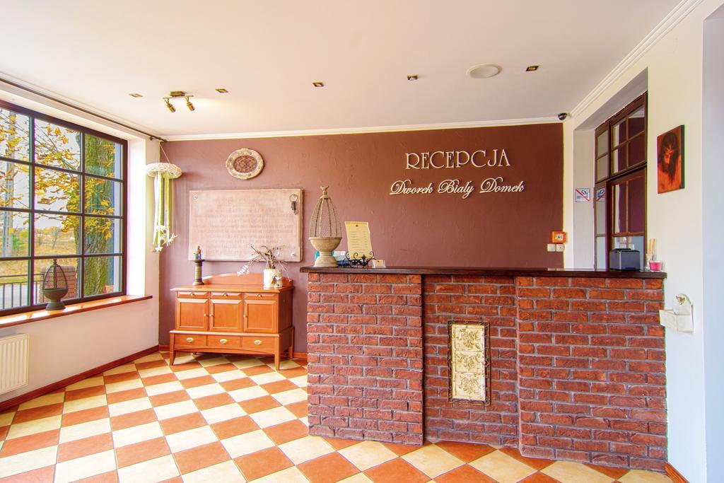 Dworek Bialy Domek Смардзевице Экстерьер фото